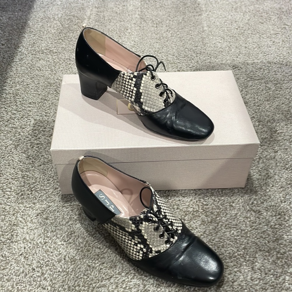 Sarah Jessica Parker leather heels. Brand new condition. Size 6 / 36
